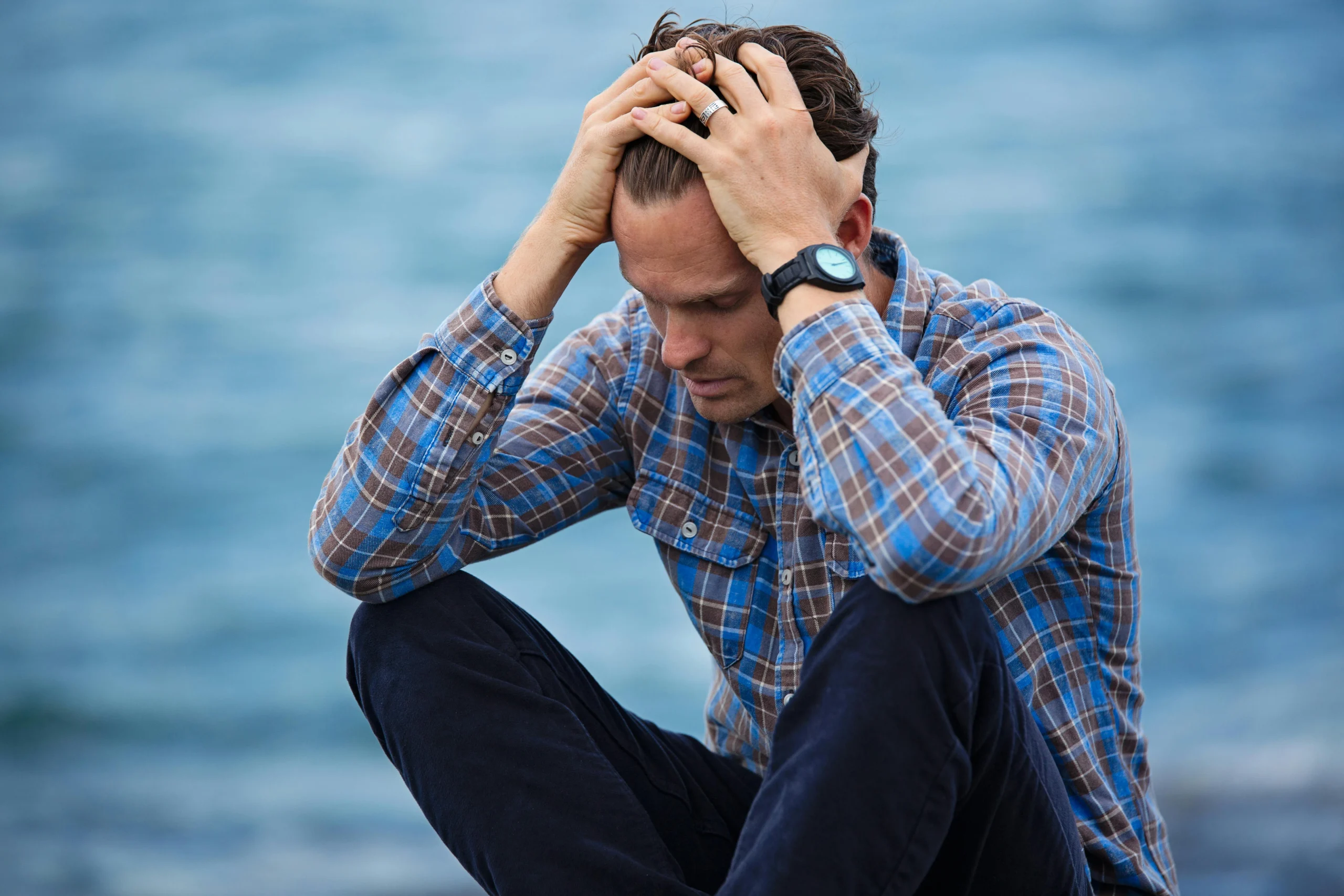 Gen z sedang duduk stress 