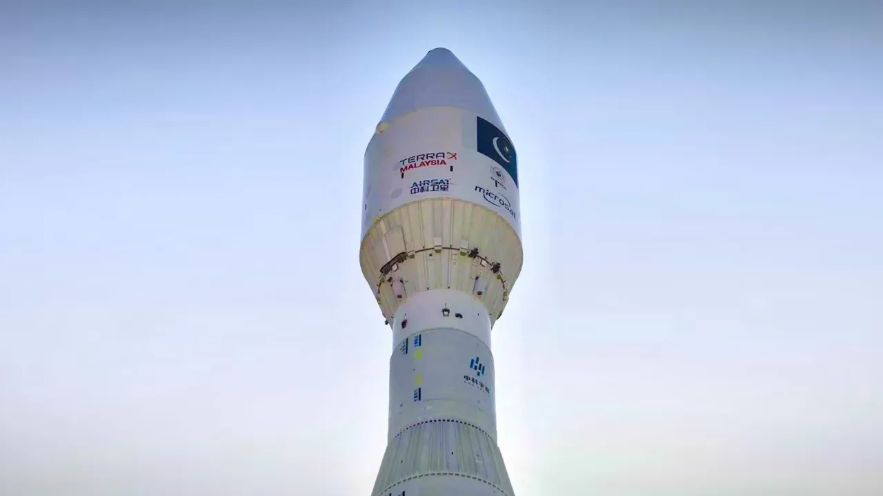Roket membawa satelit TerraX-1 Malaysia dilancarkan sebagai kejayaan Malaysia dalam teknologi angkasa