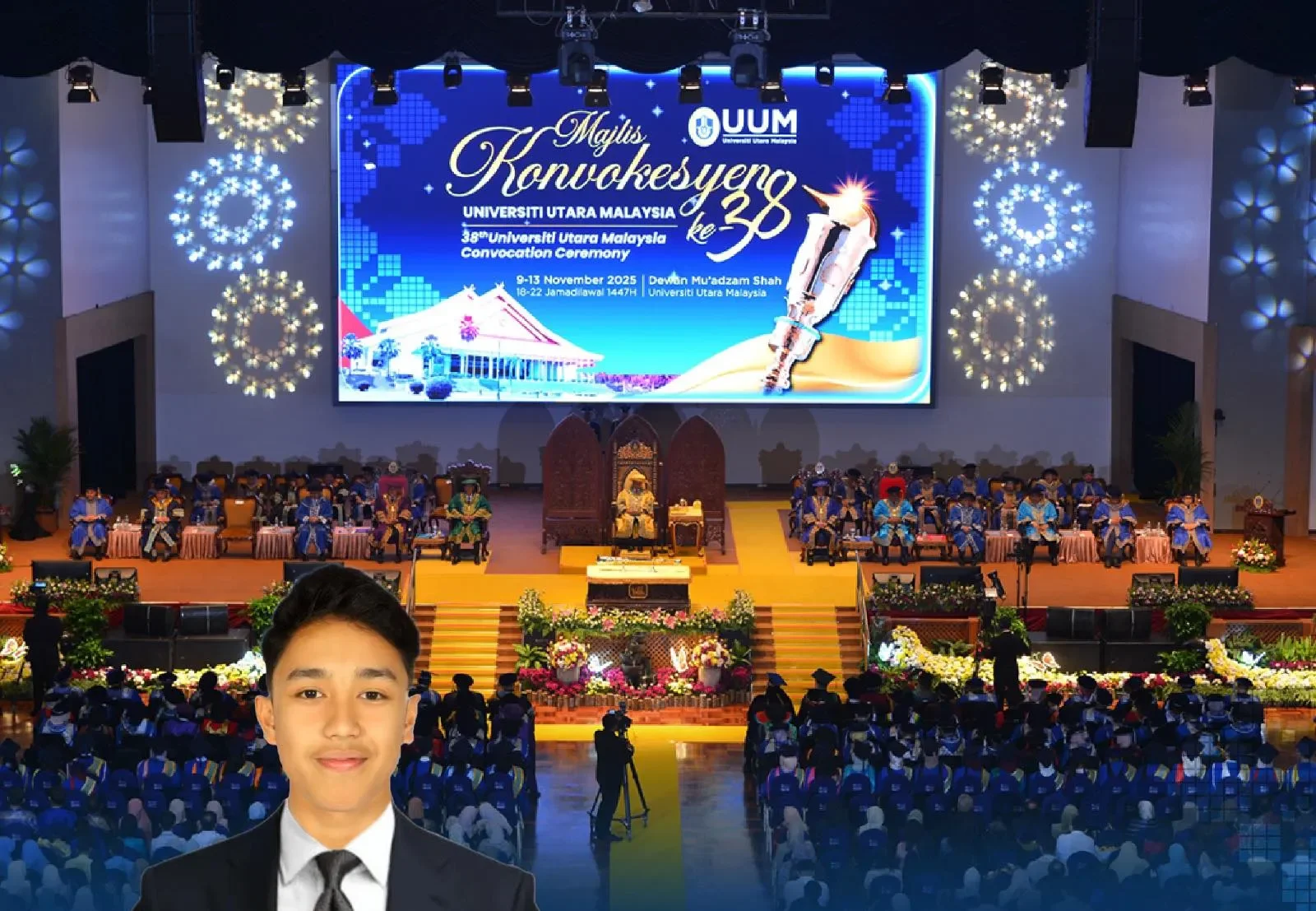 Poster konvokesyen UUM memaparkan seorang graduan muda bersut di hadapan dewan majlis, dengan teks menyatakan pencapaian pendapatan RM20,000 sebelum konvokesyen.