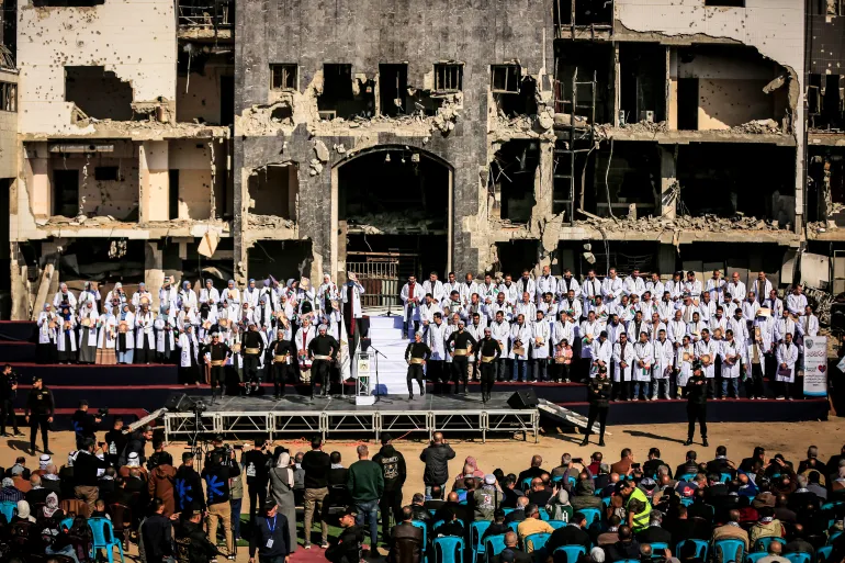 Graduasi doktor Palestin di runtuhan Hospital Al-Shifa Gaza selepas dua tahun perang dan kemusnahan sistem kesihatan