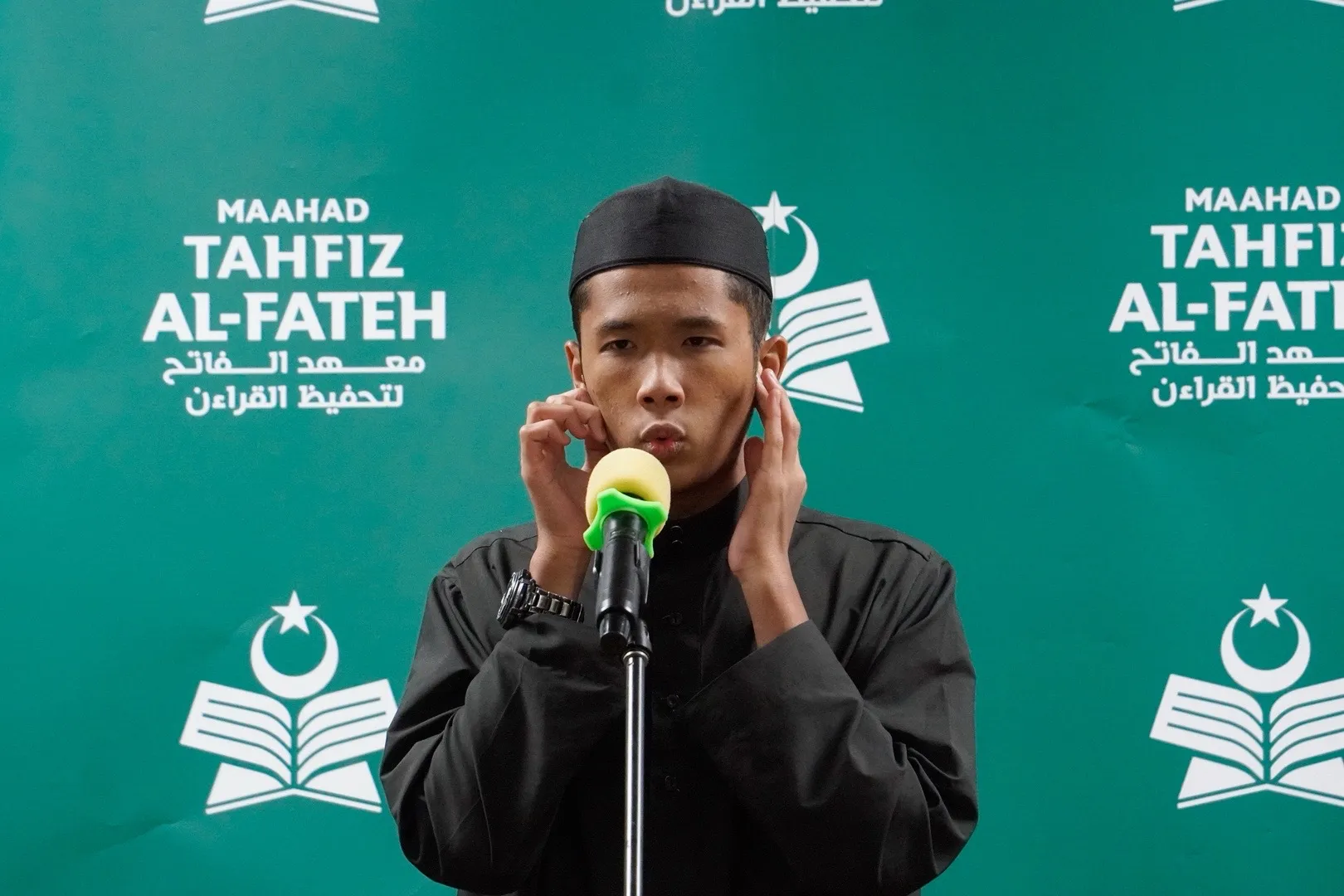 Pelajar Maahad Tahfiz Al-Fateh sedang membaca al-Quran ketika ujian Syahadah Ula Tahfiz