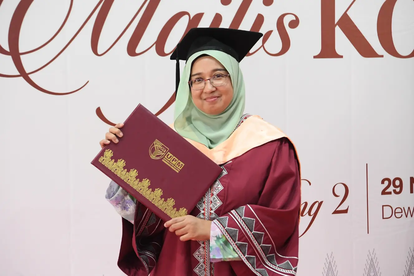Nurhayatul Nira Ramli – Inovator Diiktiraf Dunia Naik Pentas Konvokesyen UPM