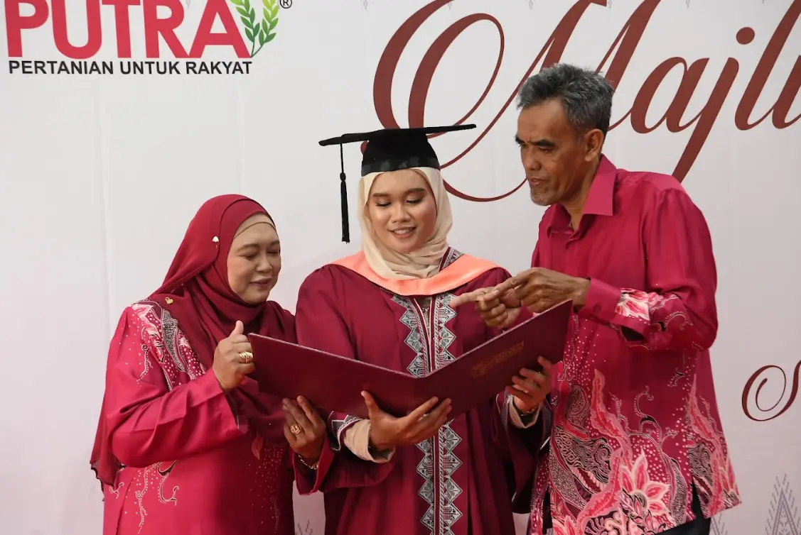 Afrina Syahirah Kaharudin – Atlet Sofbol Negara Genggam Ijazah UPM