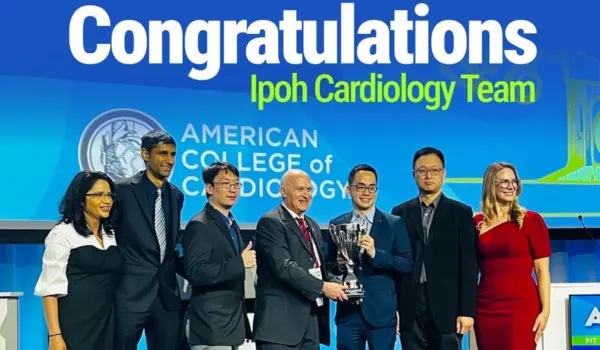 Pasukan Kardiologi Hospital Raja Permaisuri Bainun Ipoh menerima trofi juara FITs Jeopardy ACC 2026 di New Orleans