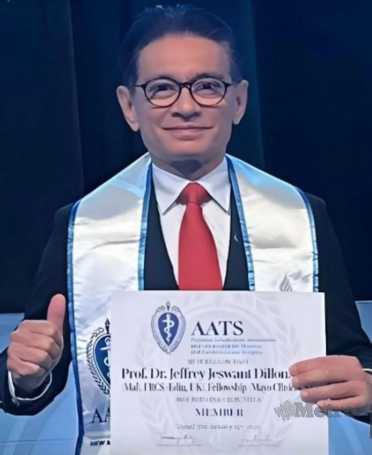 Dr Jeffrey Jeswant Dillon memegang sijil keahlian AATS sebagai rakyat Malaysia pertama dipilih ahli American Association for Thoracic Surgery