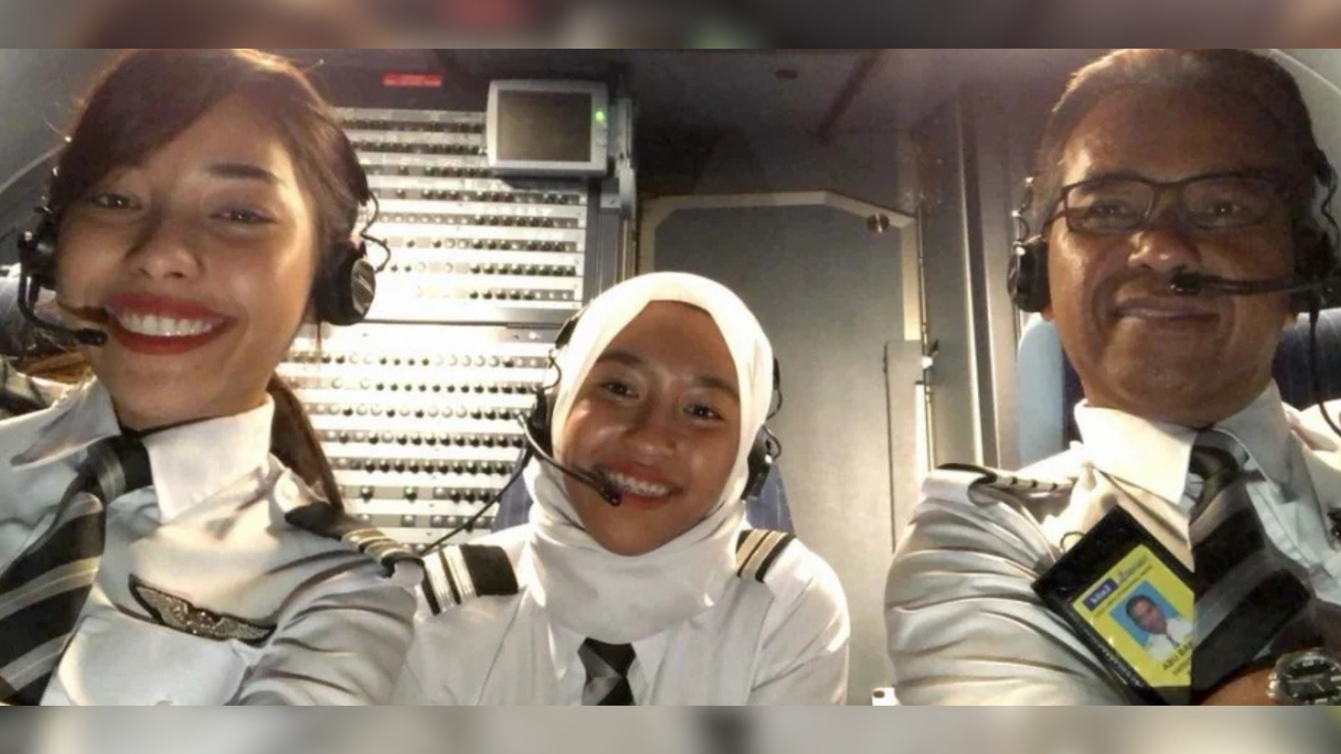 Captain Abu Bakar Shafie memilih menyertai AirAsia selepas 40 tahun di Malaysia Airlines untuk terbang bersama anaknya Safia Anisa dan Safia Amira